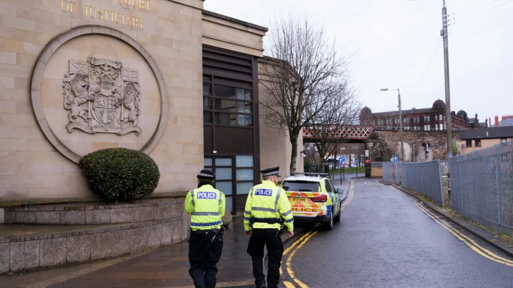 英国男子因暗网雇佣谋杀而被判有罪,计划以“黑帮式处决”杀死一名检察官