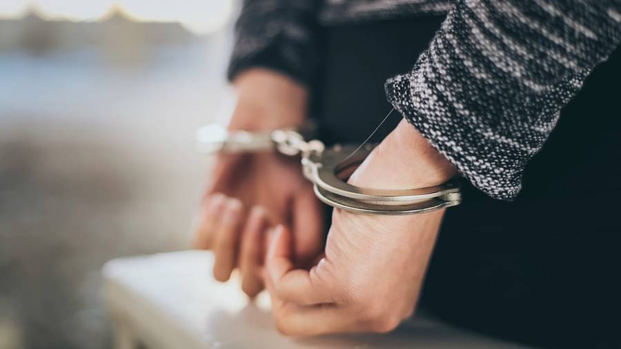 美国女子雇佣暗网杀手试图杀害网恋对象的妻子,被判入狱100个月